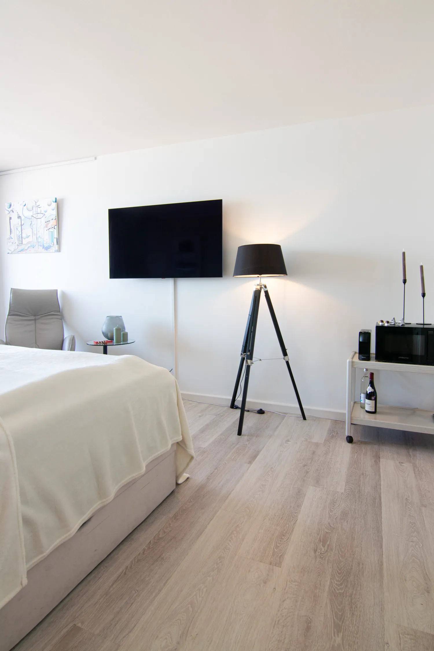 Hund am Meer bei Sonnenuntergang