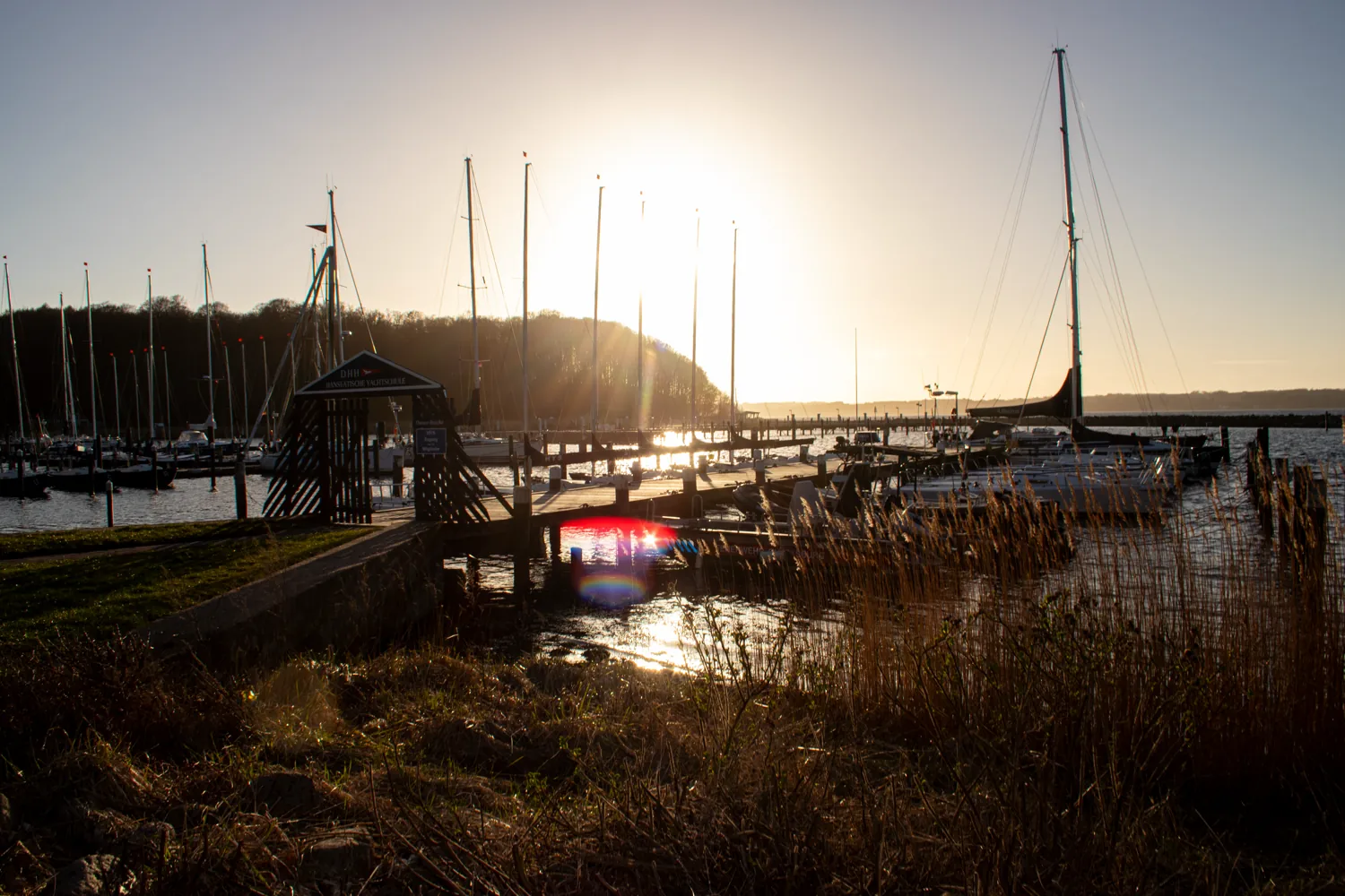 Hafen bei Sonnenuntergang